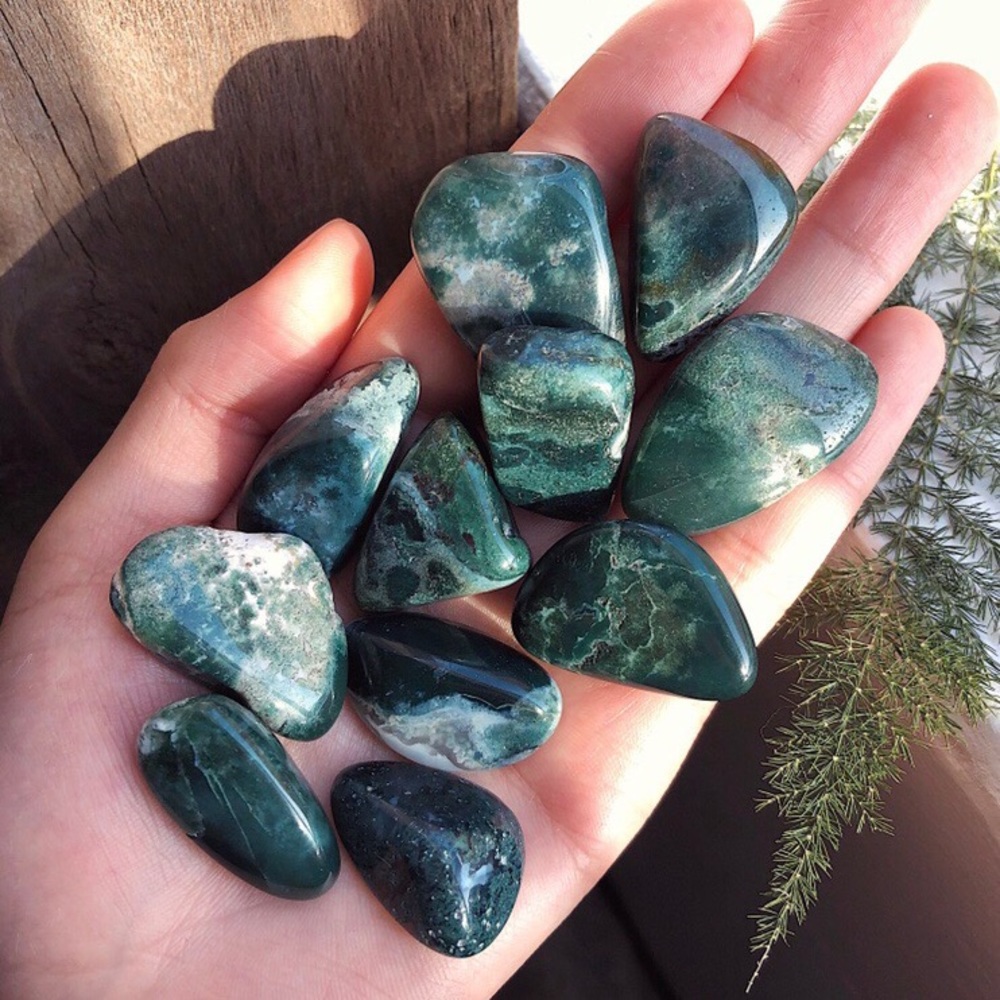 1 Piece🌿 Moss Agate Tumbled Stone